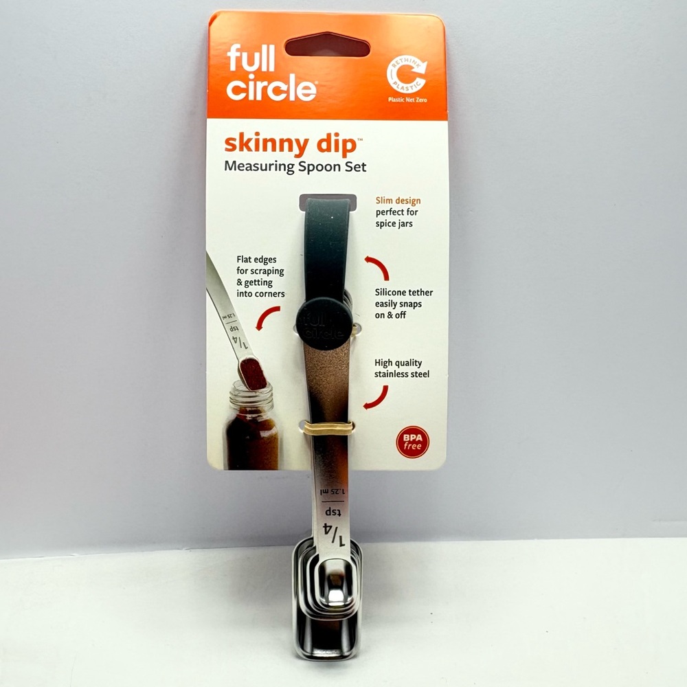 New in packaging Skinny Dip Measuring Spoon Set Silver